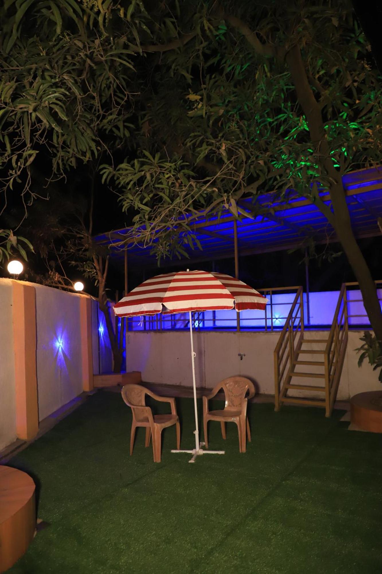 Hemharsh Holiday Home With Pool Карджат Экстерьер фото